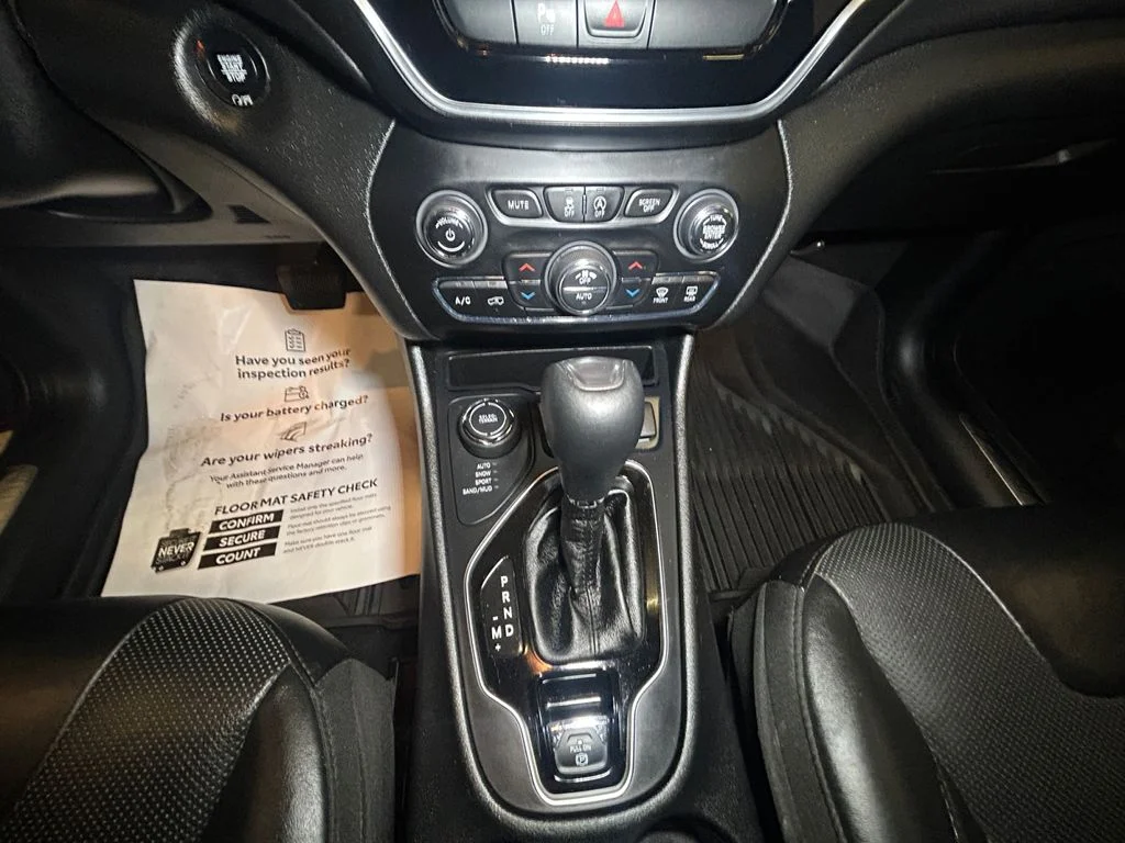 Used 2019 Velvet Red Pearlcoat Jeep Limited 4x4 image 12