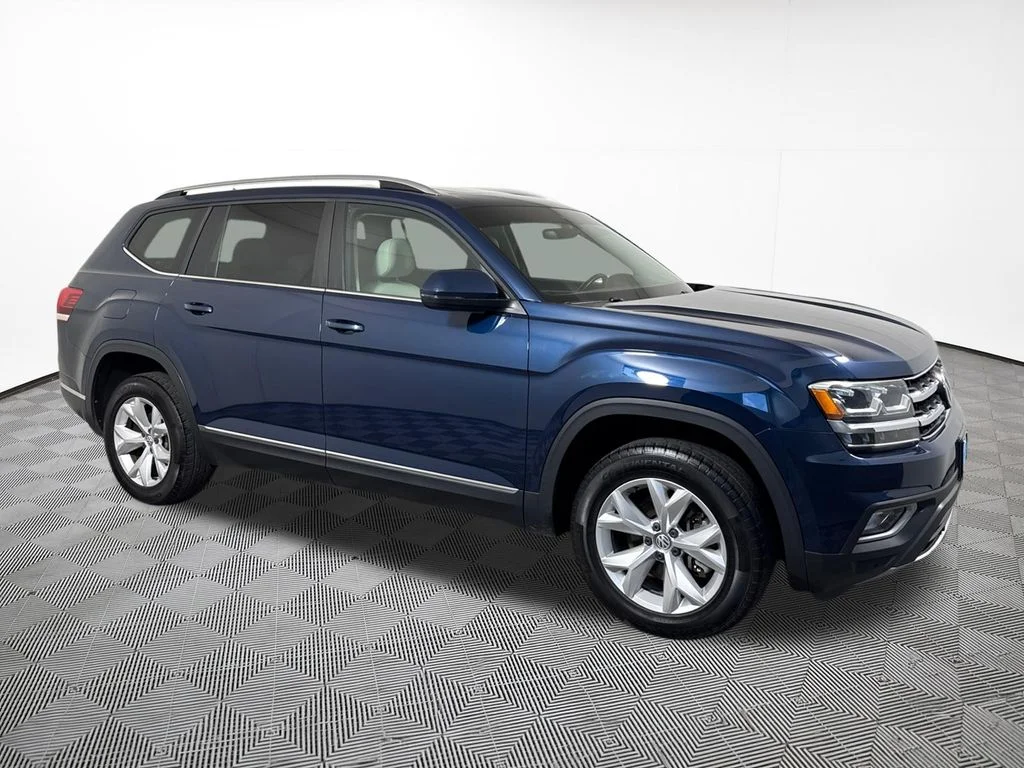 Used 2018 Blue Volkswagen SEL image 5