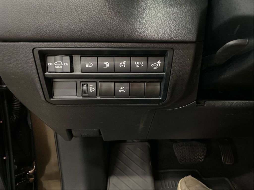 2023 Toyota Sequoia SR5 - Photo 16