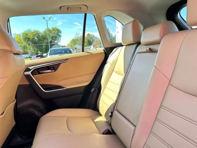 Used 2022 White Toyota XLE Premium image 19