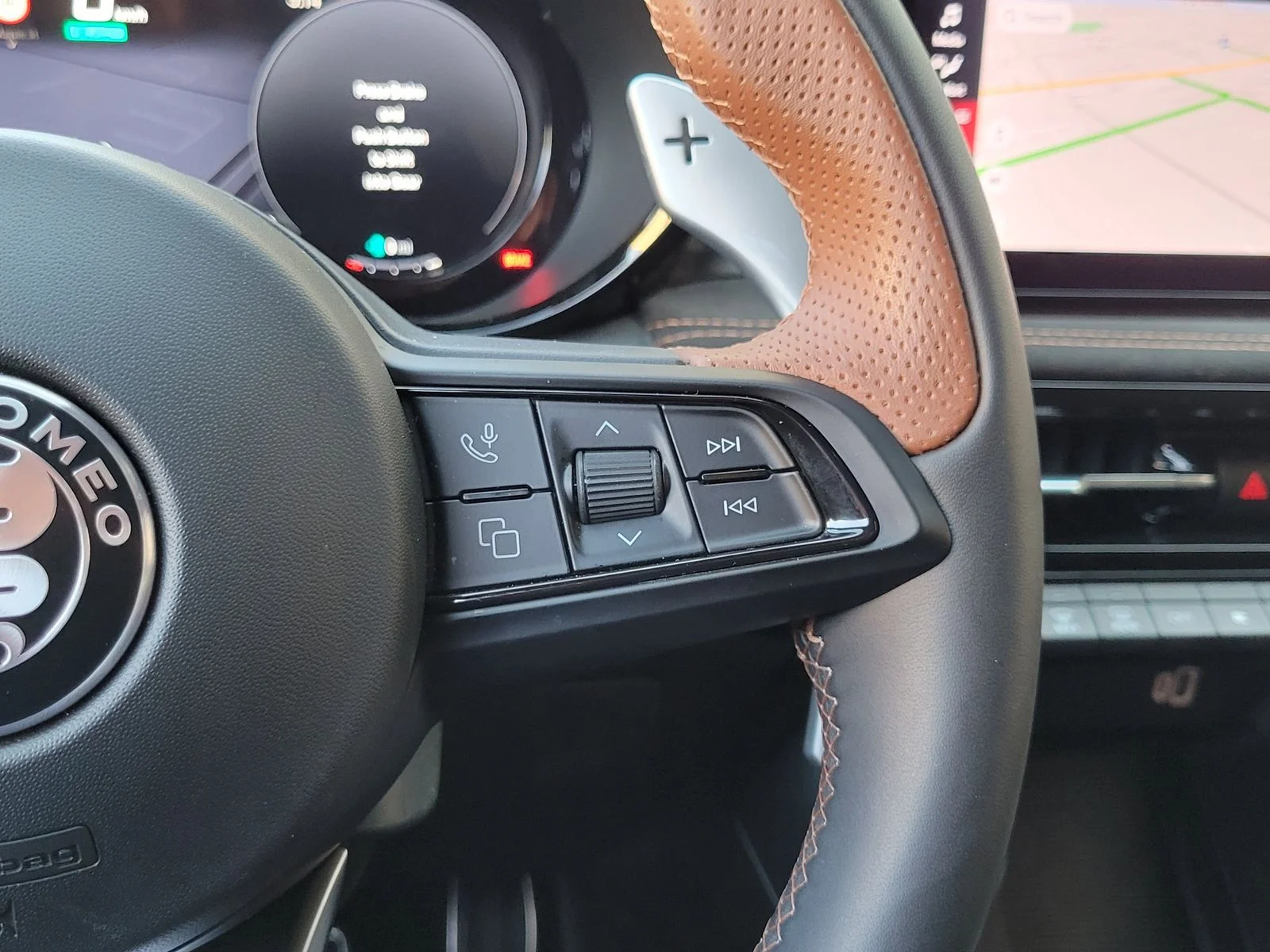 Used 2025 Red Alfa Romeo INTENSA image 6