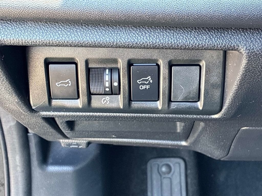 Used 2023  Subaru Limited image 28