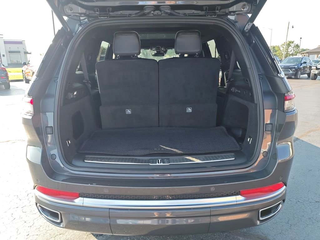 Used 2025 Gray Jeep Summit image 9