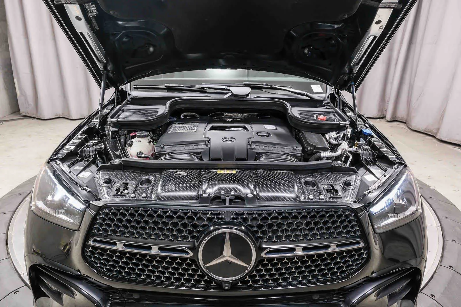 Imagen 26 del Mercedes-Benz GLE 580 de 2025, de segunda mano certificado, en color negro obsidiana metalizado