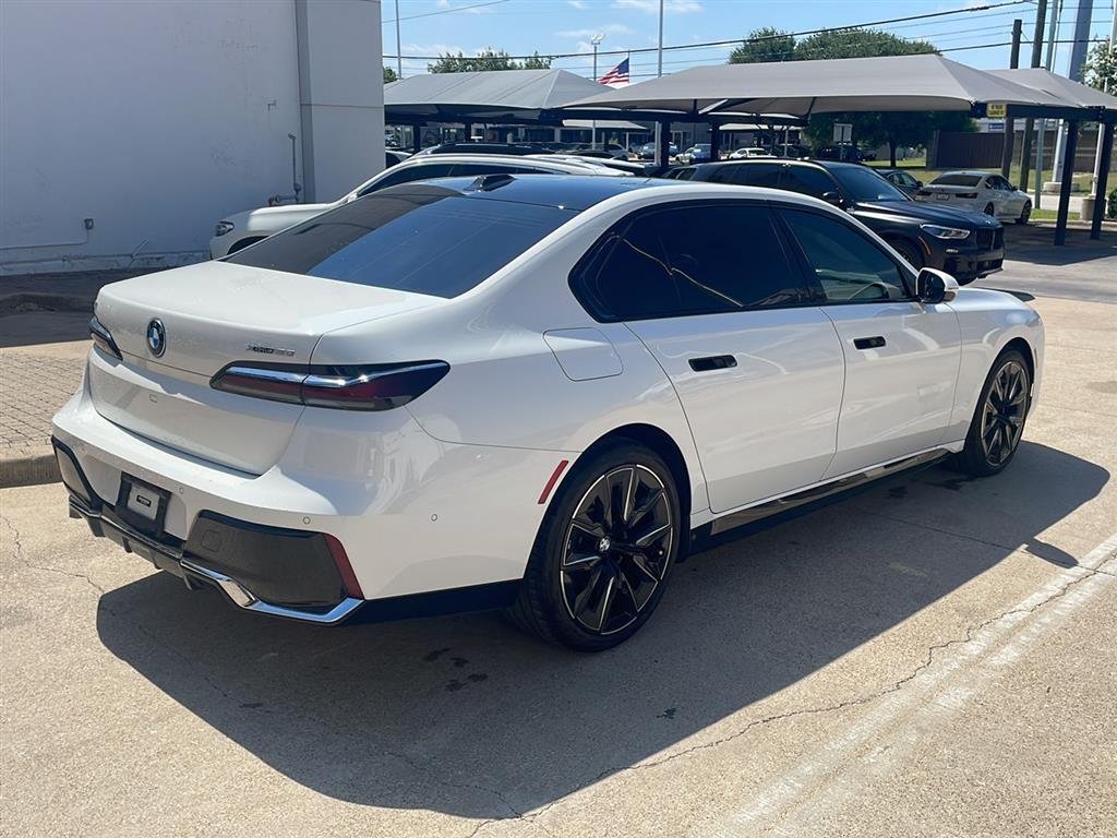 Certified Used 2023 Alpine White BMW xDrive60 image 5