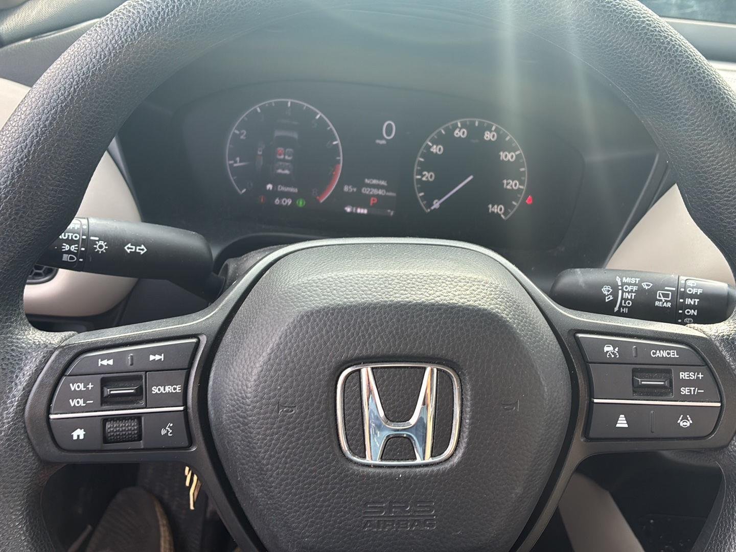 Used 2024 Lunar Silver Metallic Honda LX image 6