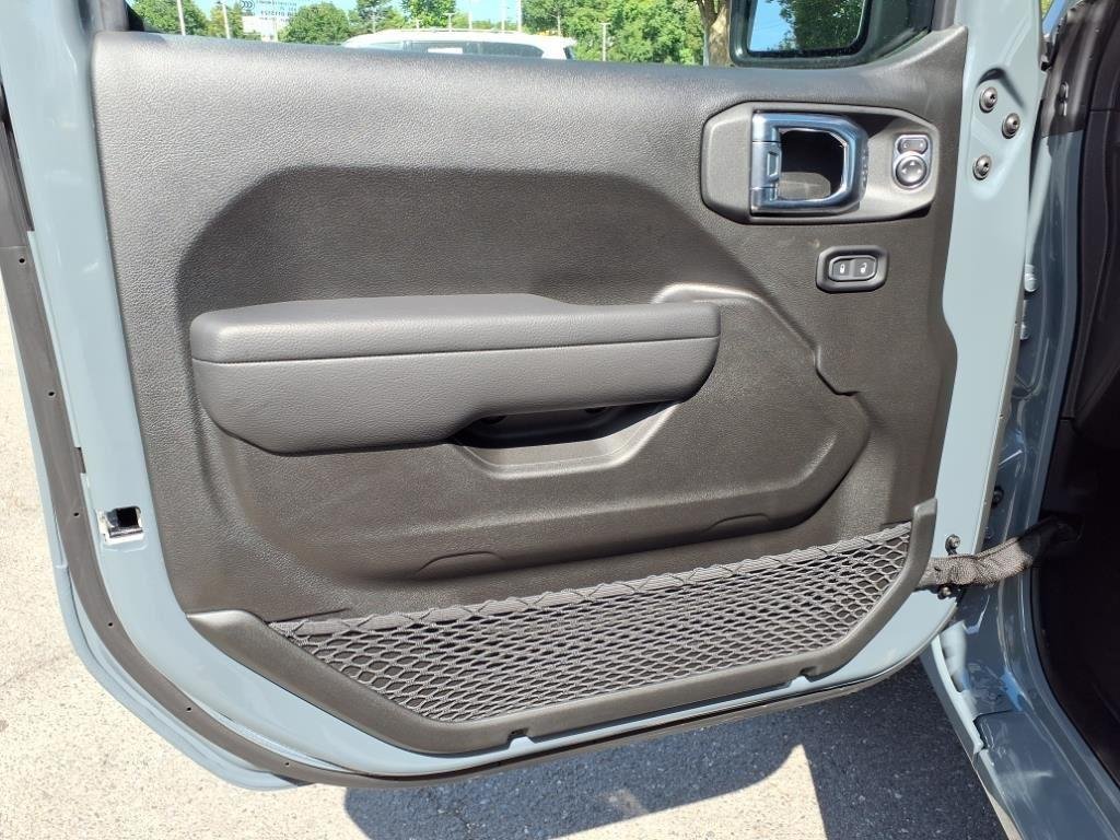 New 2025 Anvil Clear-Coat Exterior Paint Jeep Sport S image 8