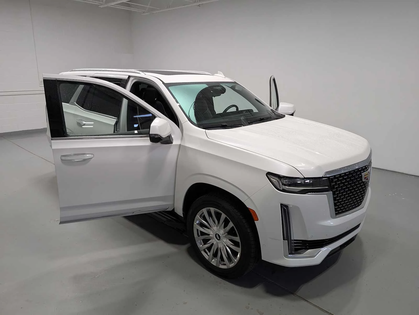 Used 2023 Crystal White Tricoat Cadillac 4WD Premium Luxury image 17