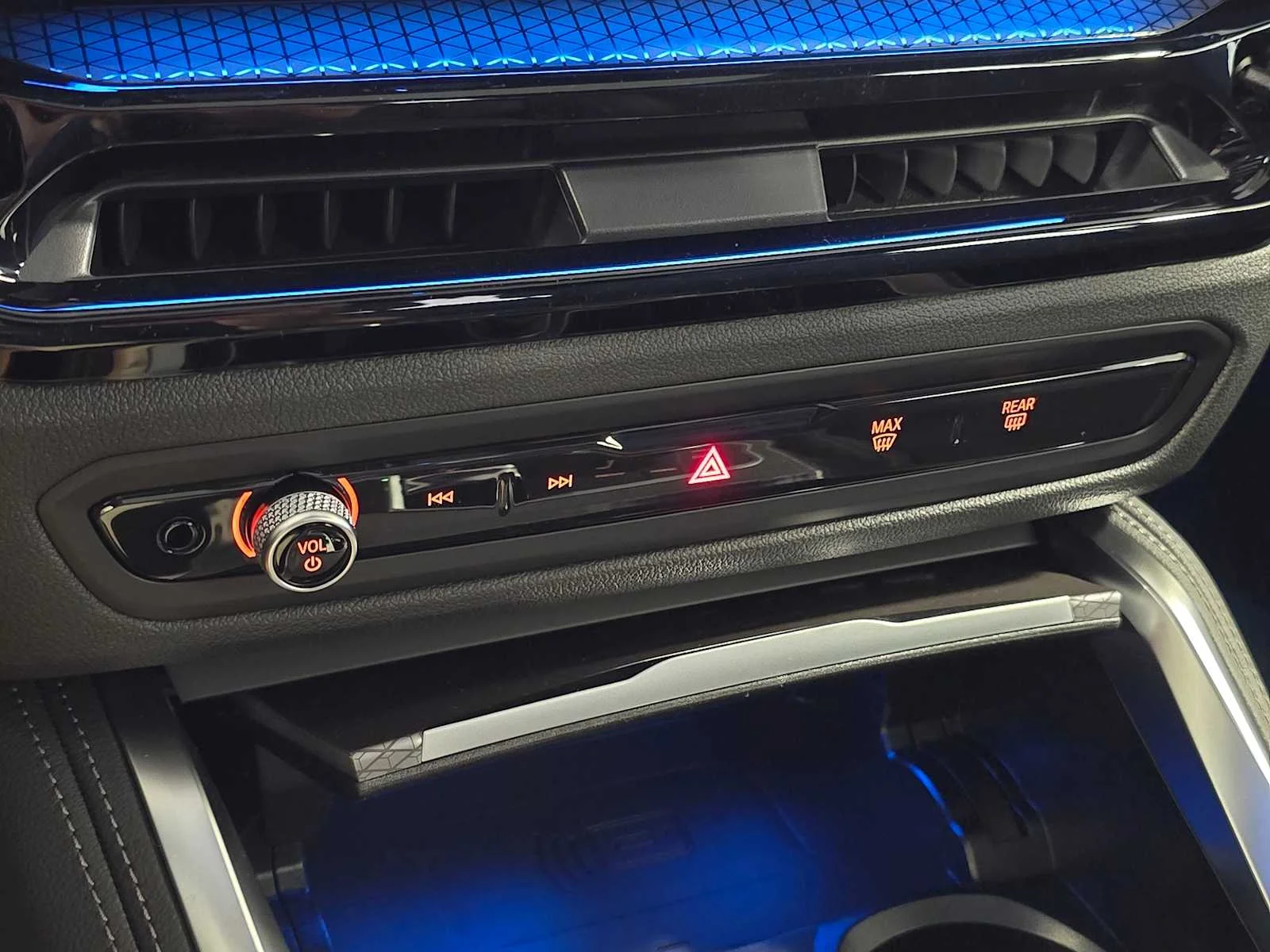 New 2026 Tanzanite Blue II Metallic BMW xDrive40 image 16