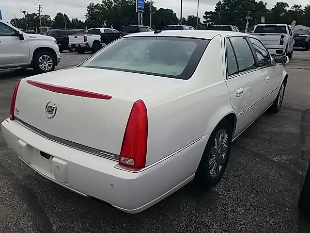 Used 2006 White Cadillac Base image 26
