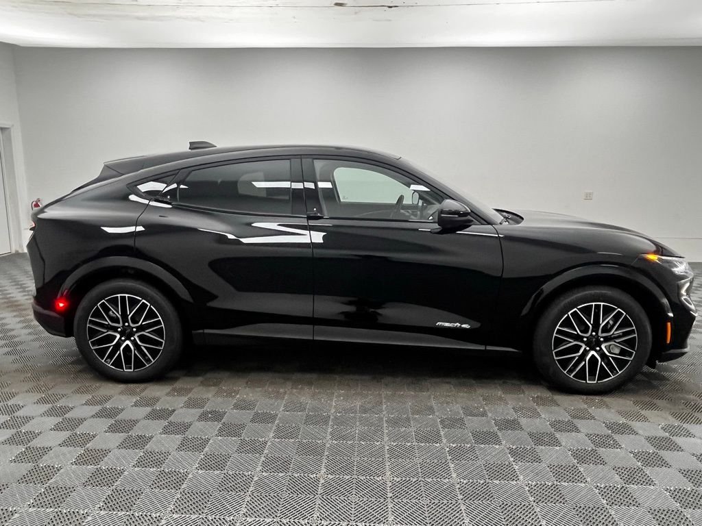 New 2026 Black Ford Premium image 8