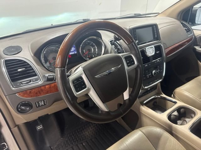 Used 2015 Beige Chrysler Limited image 13