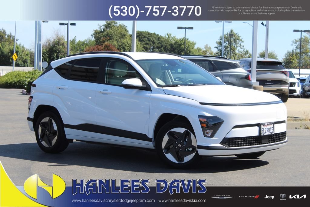 Used 2024 White Hyundai SEL image 1