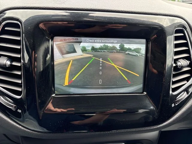 Used 2020 Granite Crystal Clearcoat Metallic Jeep Latitude image 25