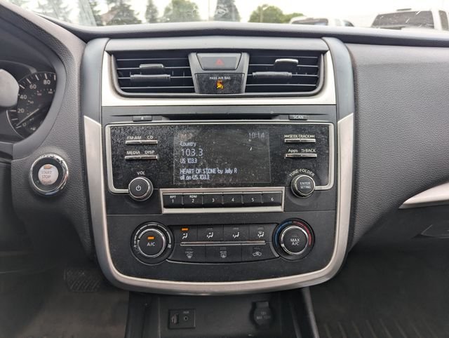 Used 2016 Red Nissan 2.5 S image 4