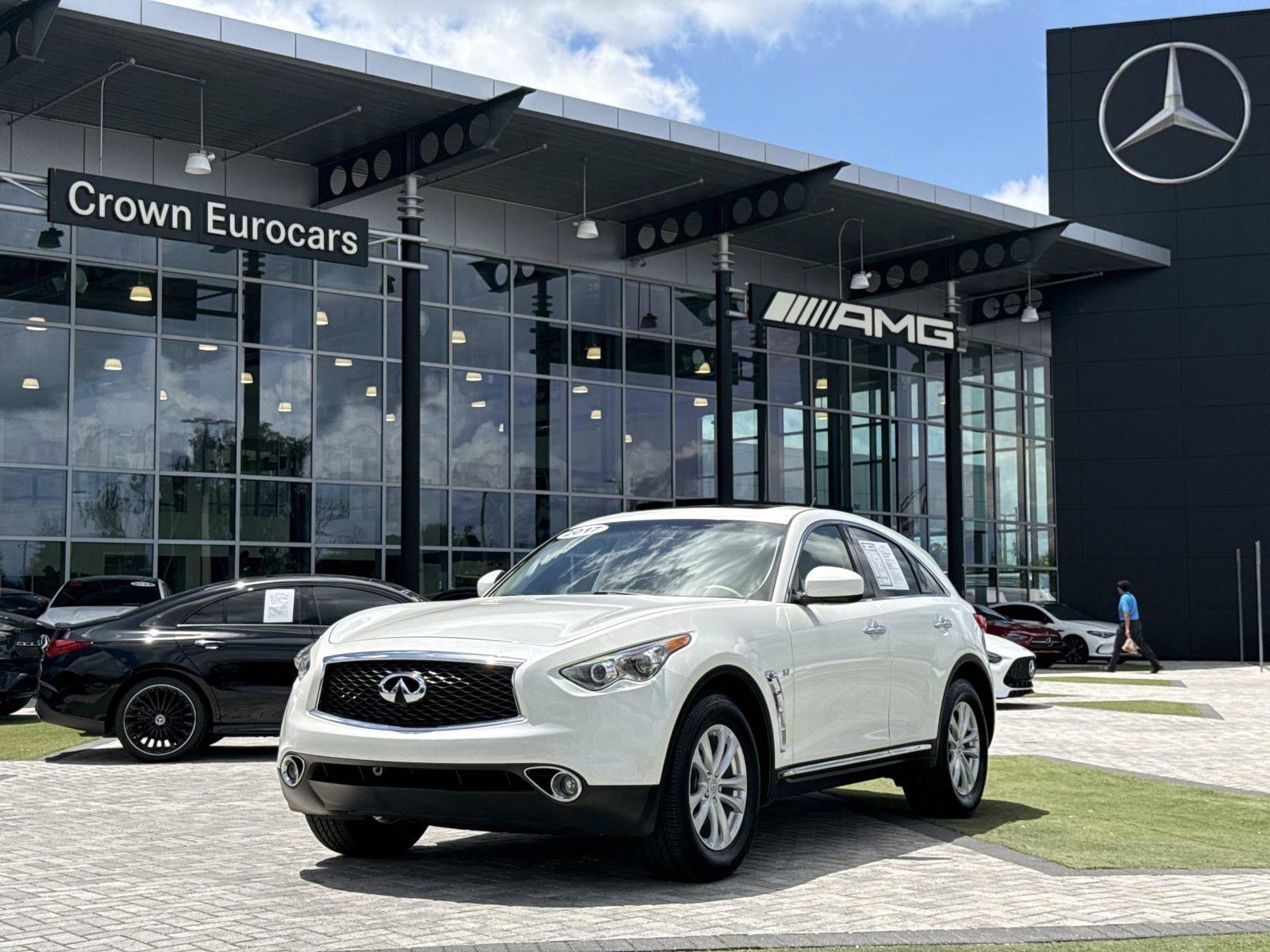 Majestic White 2017 INFINITI QX70 RWD SUV / Crossover Rear-Wheel Drive