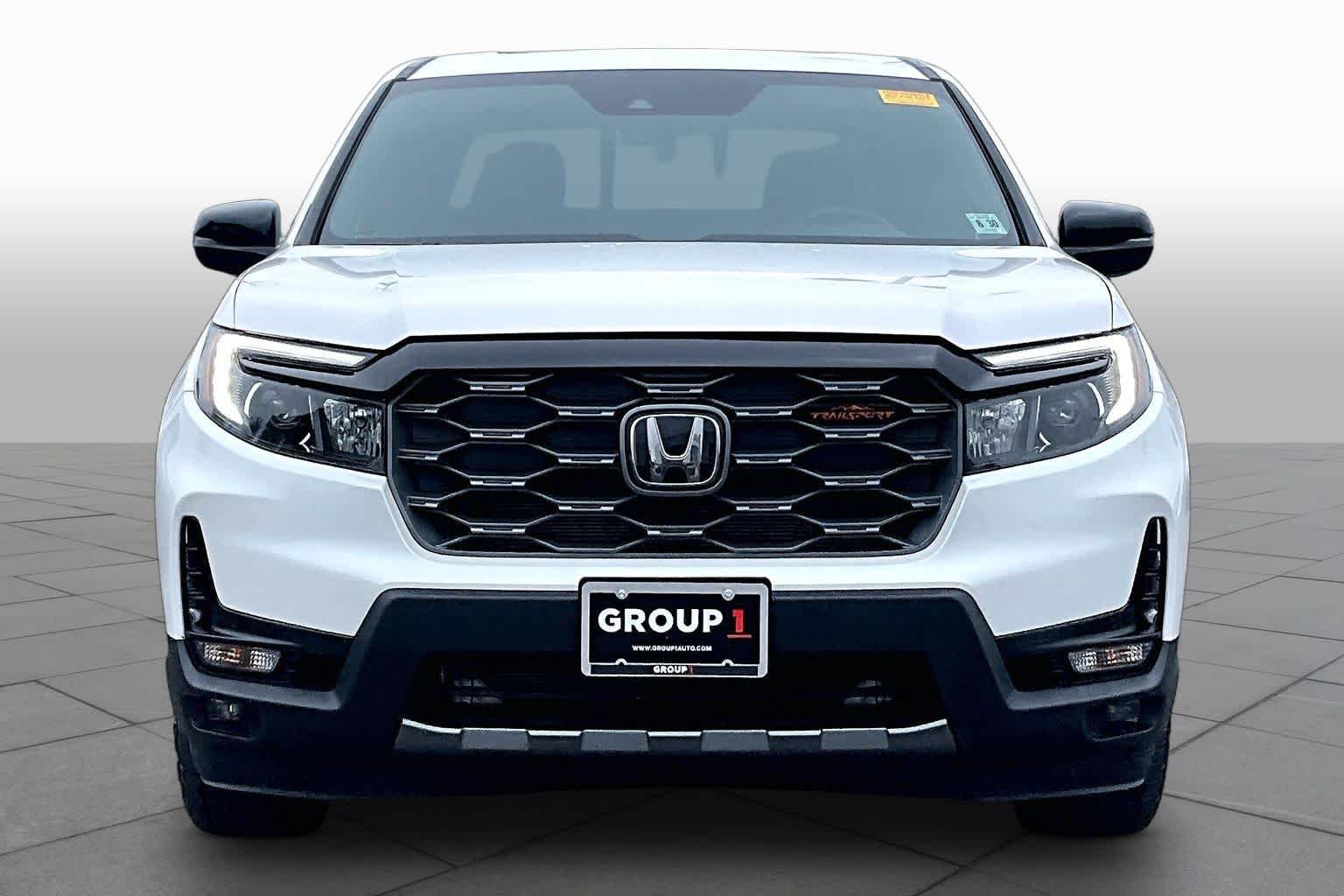 Used 2025 Platinum White Pearl Honda AWD TRAILSPORT image 4