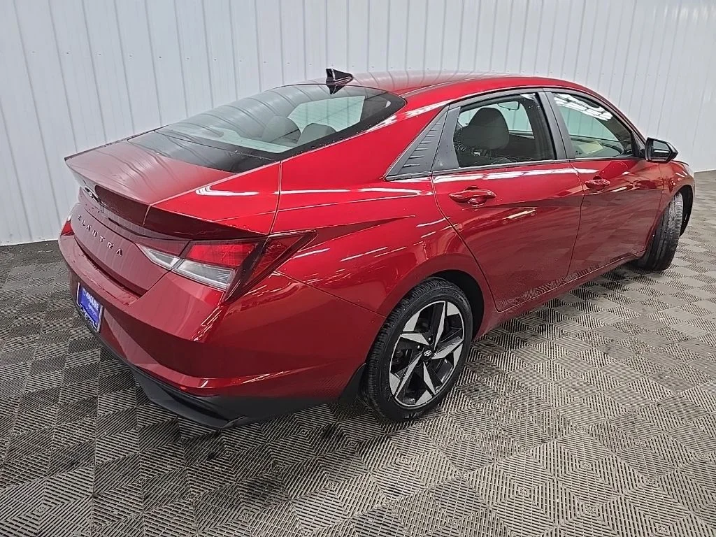 Used 2023 Red Hyundai SEL image 10