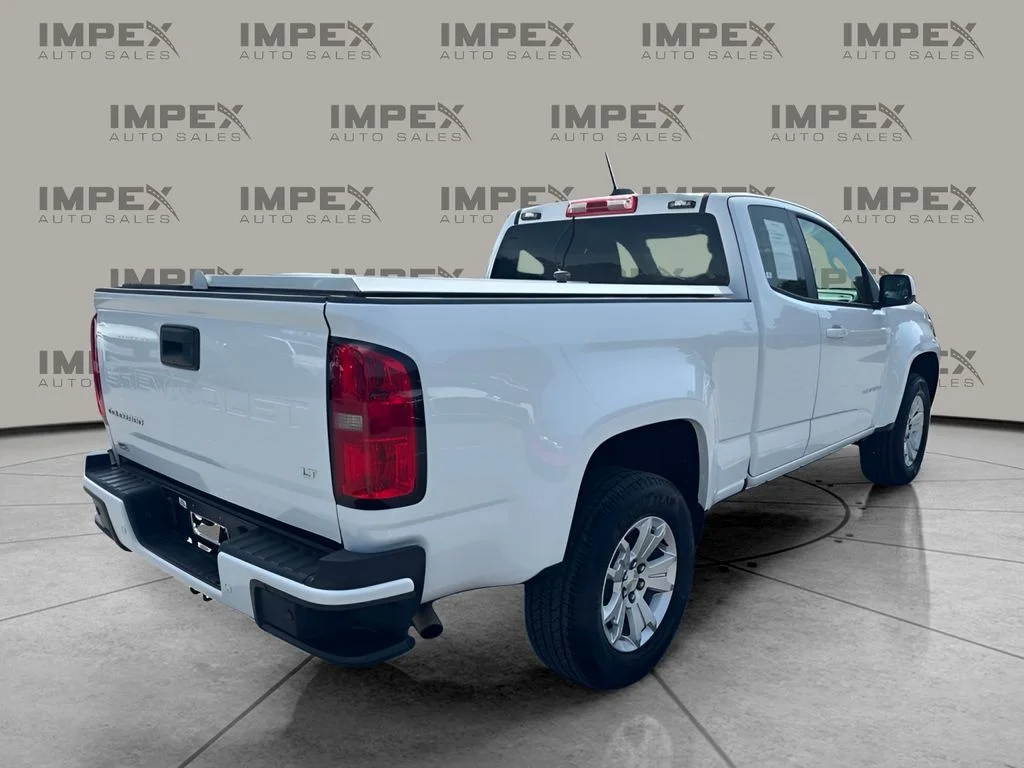 Used 2022 White Chevrolet LT image 3