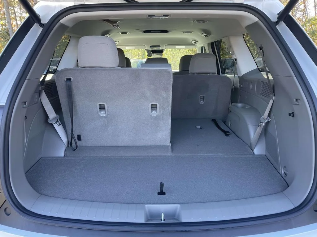 New 2026 White Hyundai SE image 8