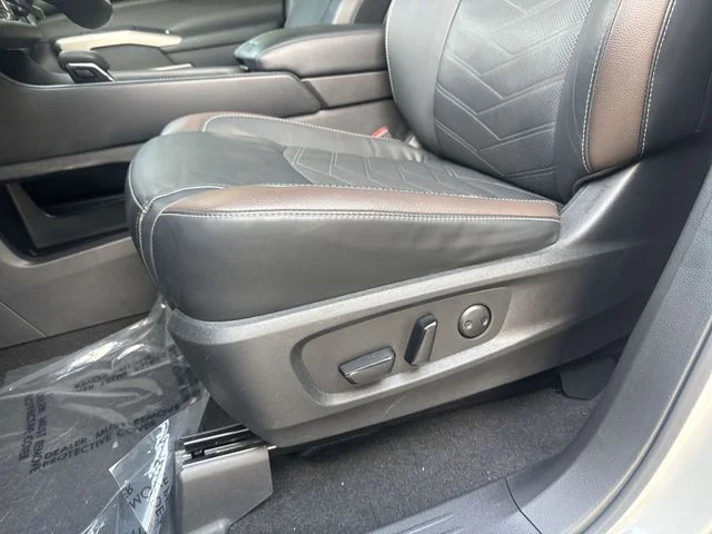 Used 2023 White Nissan Platinum image 33