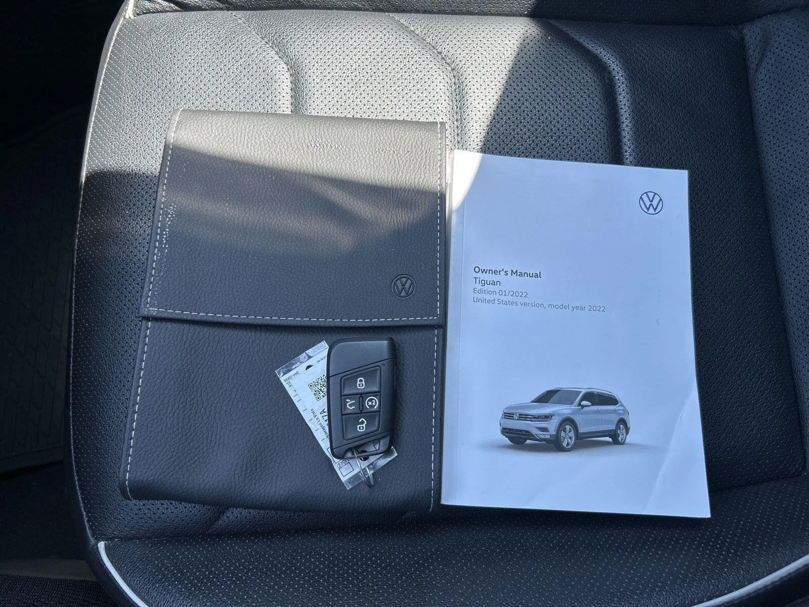 Used 2022  Volkswagen SEL R-Line image 19