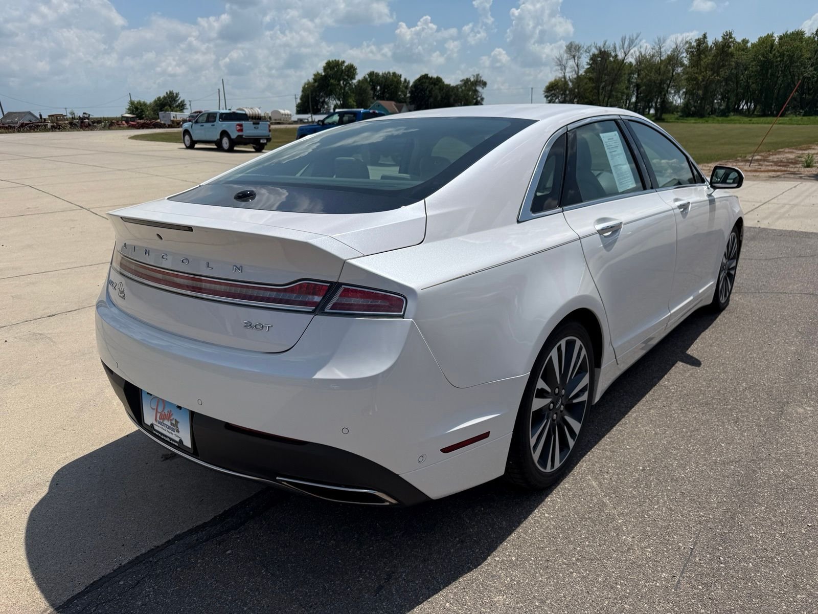 Used 2017 White Platinum Clearcoat Metallic Lincoln Reserve image 7