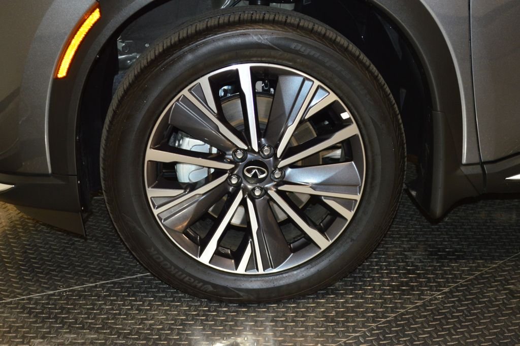 Used 2026 Graphite Shadow INFINITI LUXE image 13