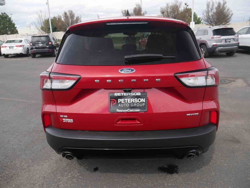 Used 2022 Red Ford SE image 16