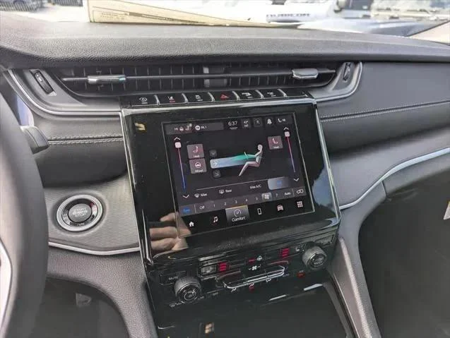 2025 Jeep Grand Cherokee Altitude - Photo 25