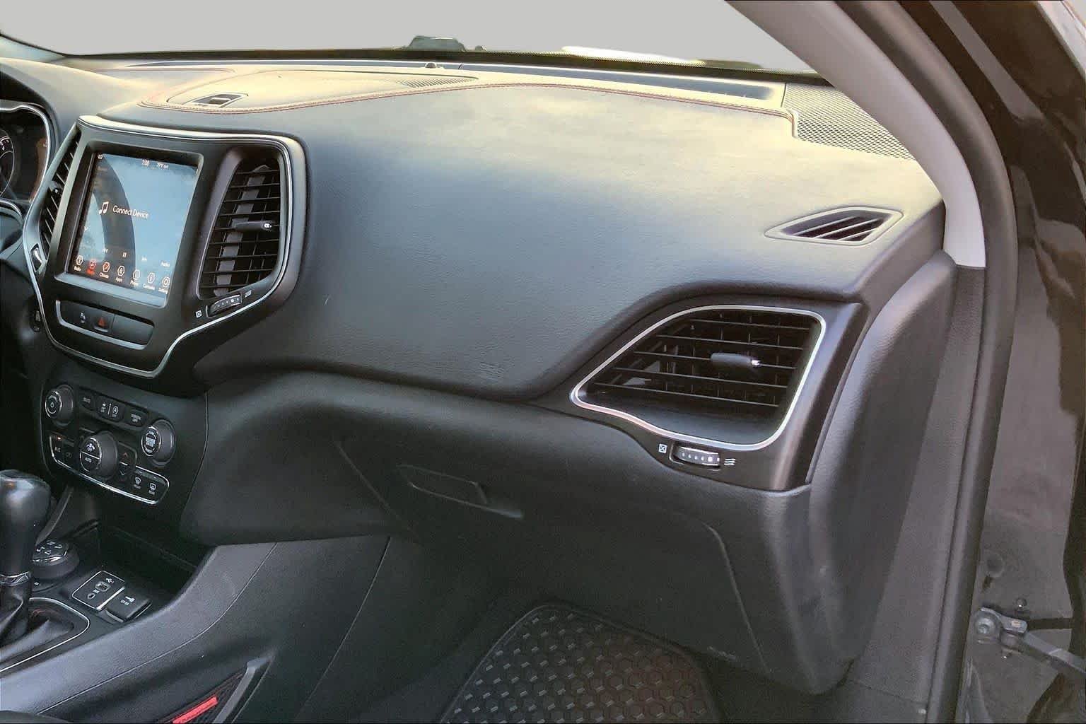 Used 2019 Diamond Black Crystal Pearlcoat Jeep Trailhawk image 17