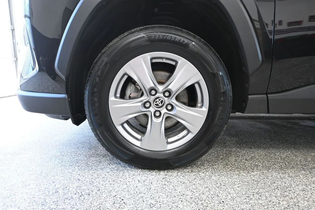 2022 Toyota RAV4 LE - Photo 14