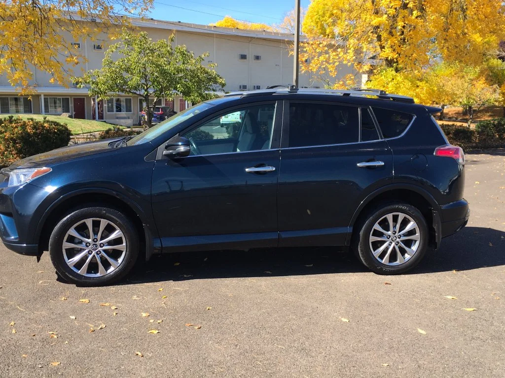 Used 2017 Blue Toyota Platinum image 3