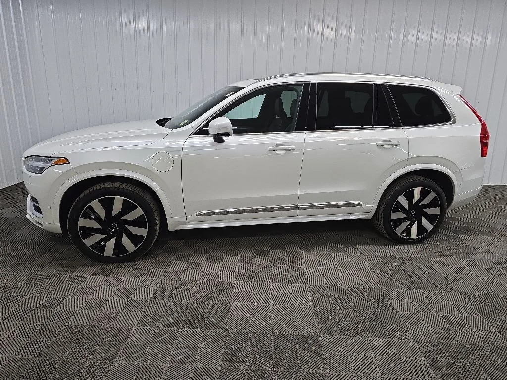 Used 2023 White Volvo Ultimate image 5