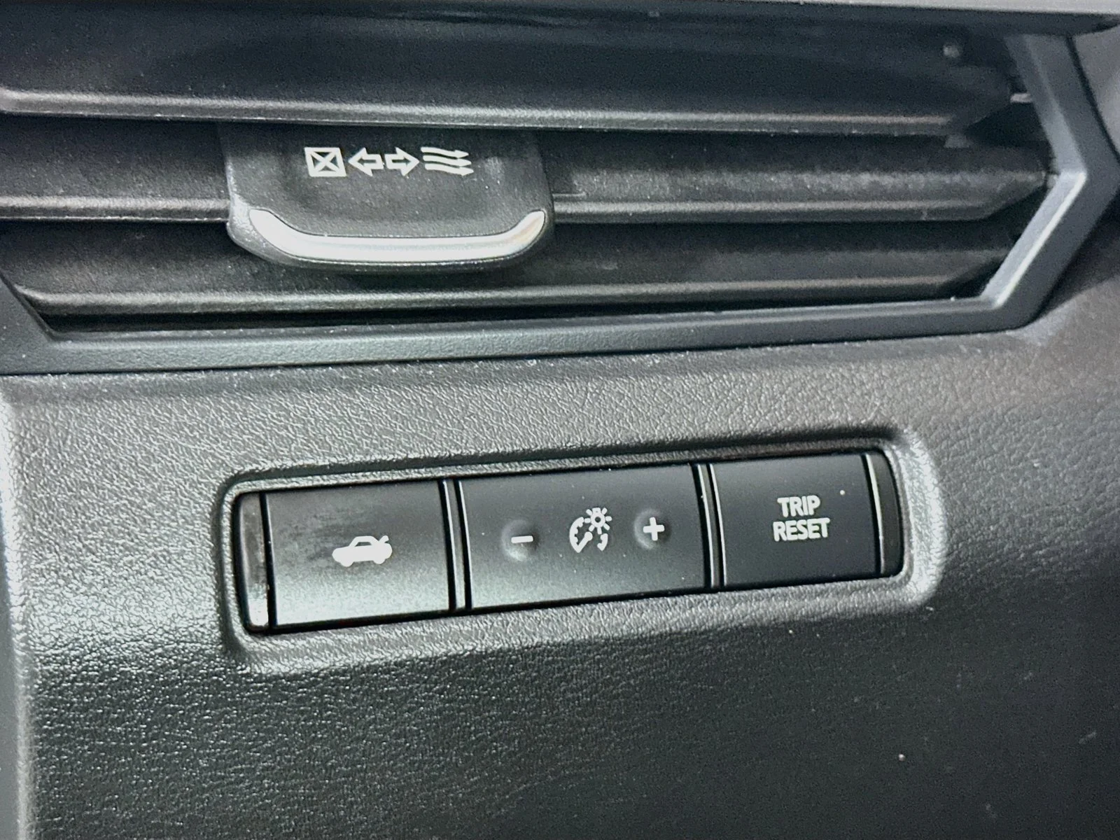 Used 2025 Super Black Clearcoat Nissan 2.5 SV image 10