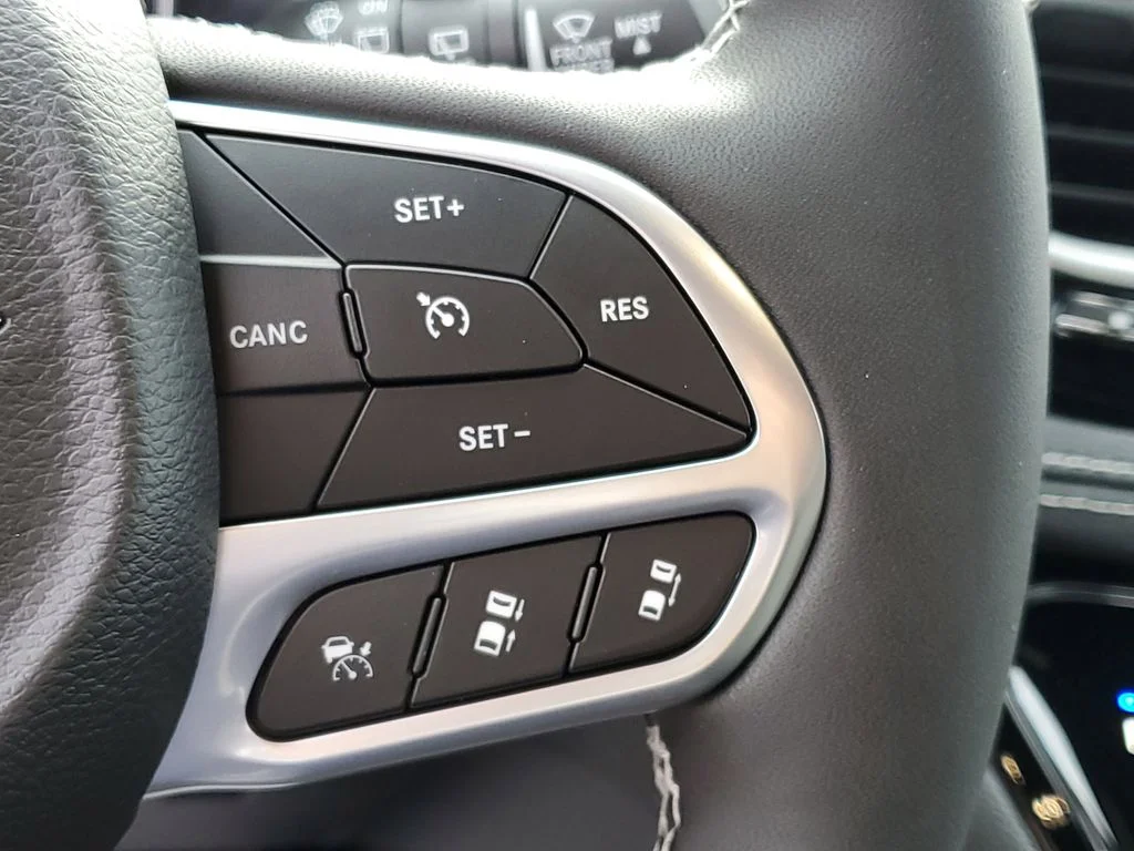 2026 Chrysler Pacifica Select - Photo 14