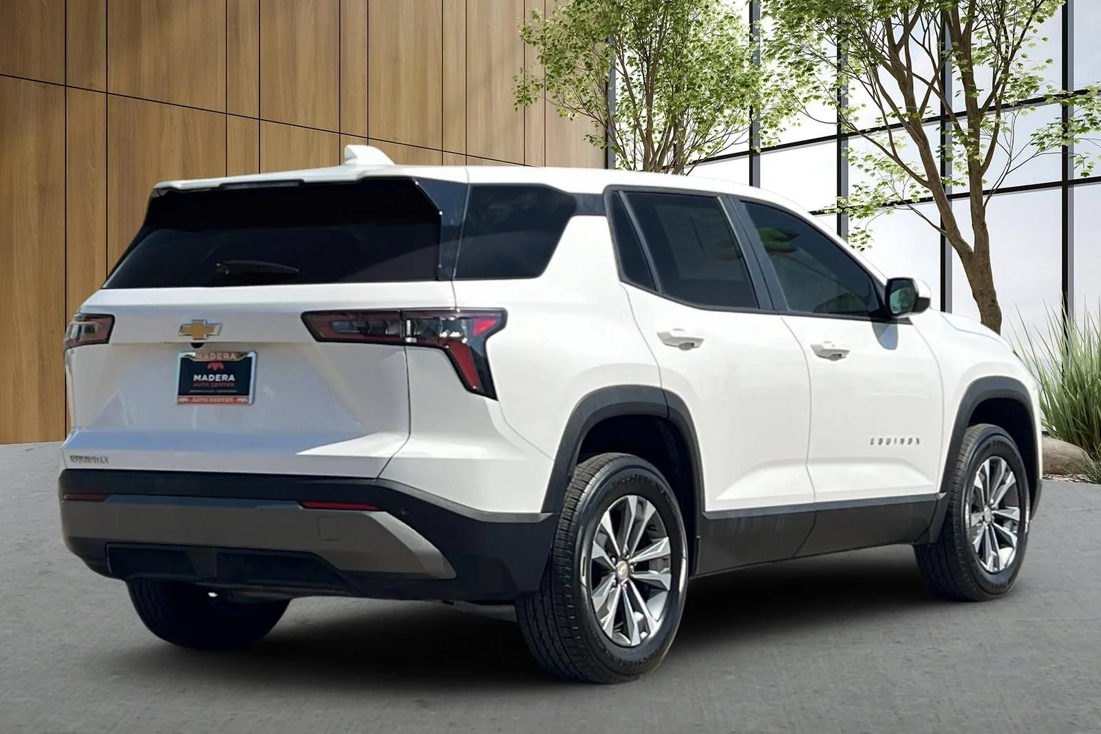 Used 2025 Summit White Chevrolet LT image 4