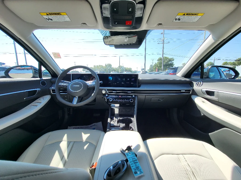 New 2026 Abyss Black Hyundai SE image 10