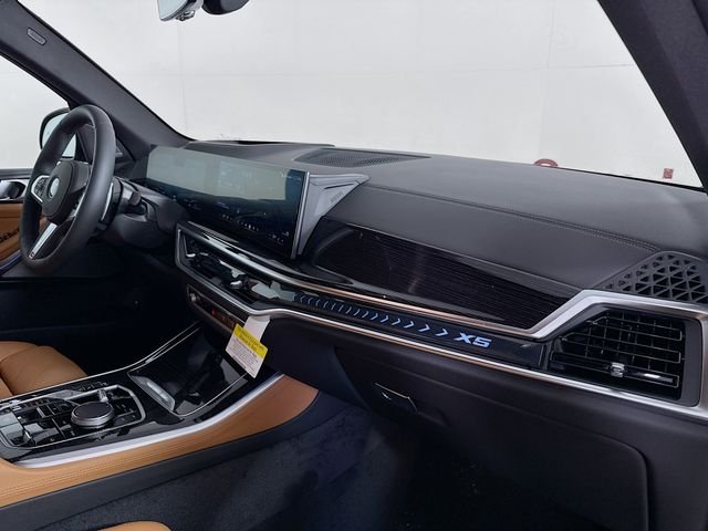 New 2026 Black Sapphire Metallic BMW xDrive50e image 31