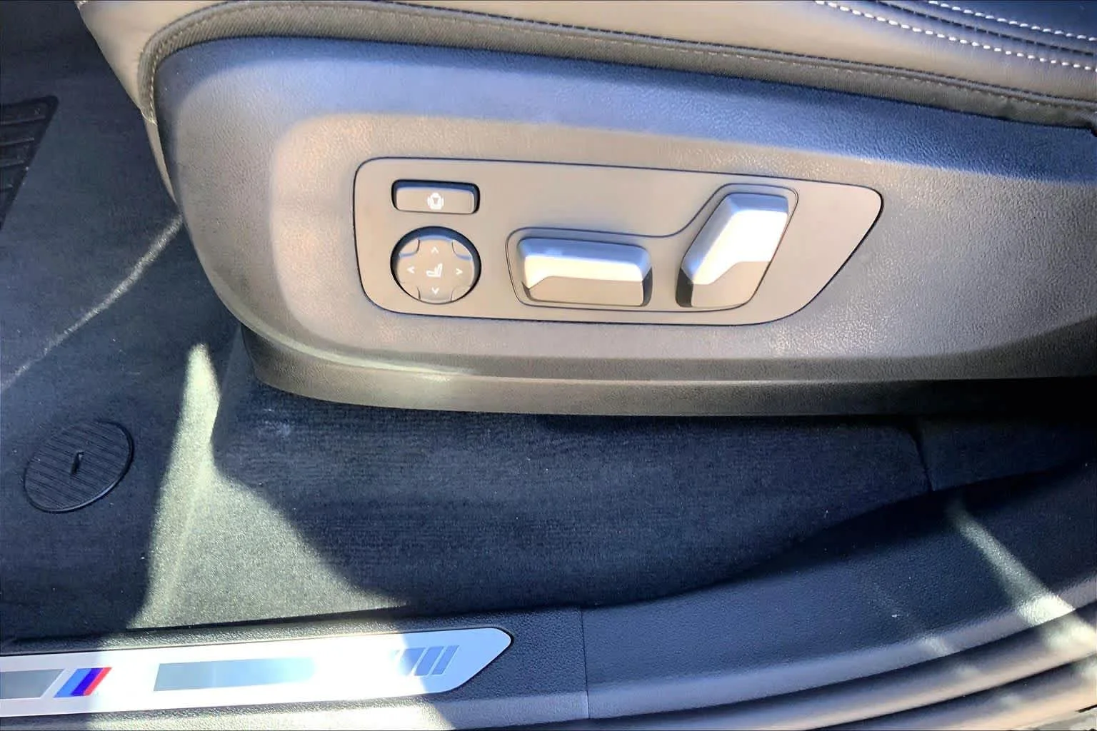 New 2026 Black Sapphire Metallic BMW xDrive40i image 16