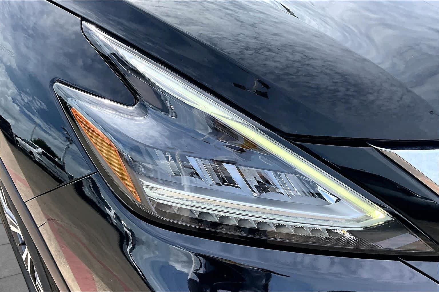 Used 2020 Super Black Metallic Nissan S image 27