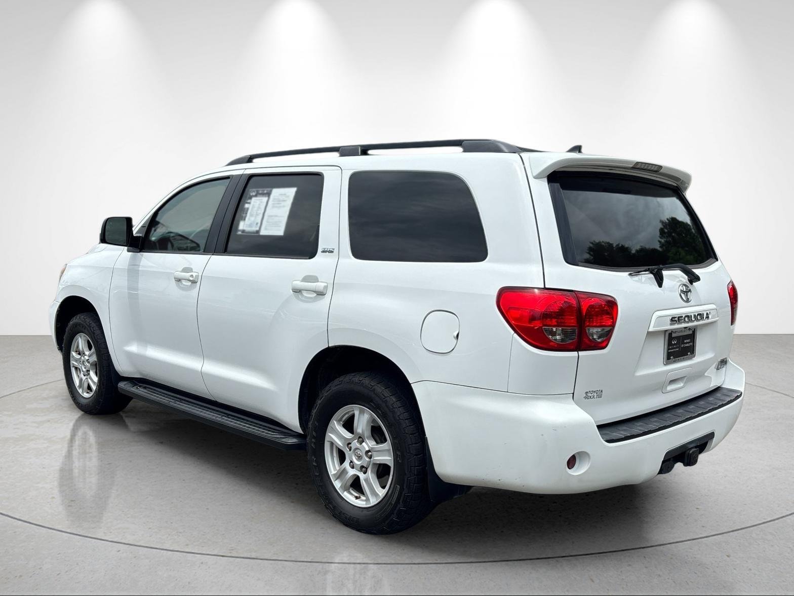 Used 2016 Super White Toyota SR5 image 3
