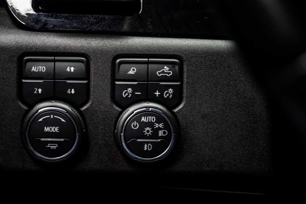 Used 2023 Red Chevrolet High Country image 40