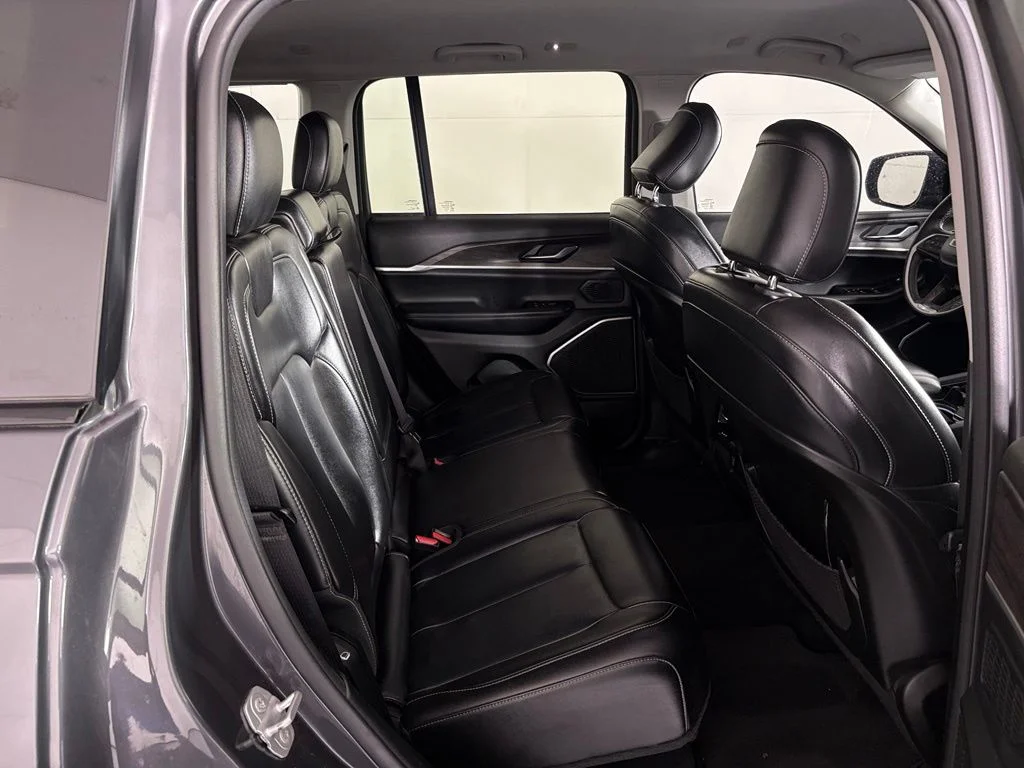 Used 2022 Gray Jeep Limited image 41