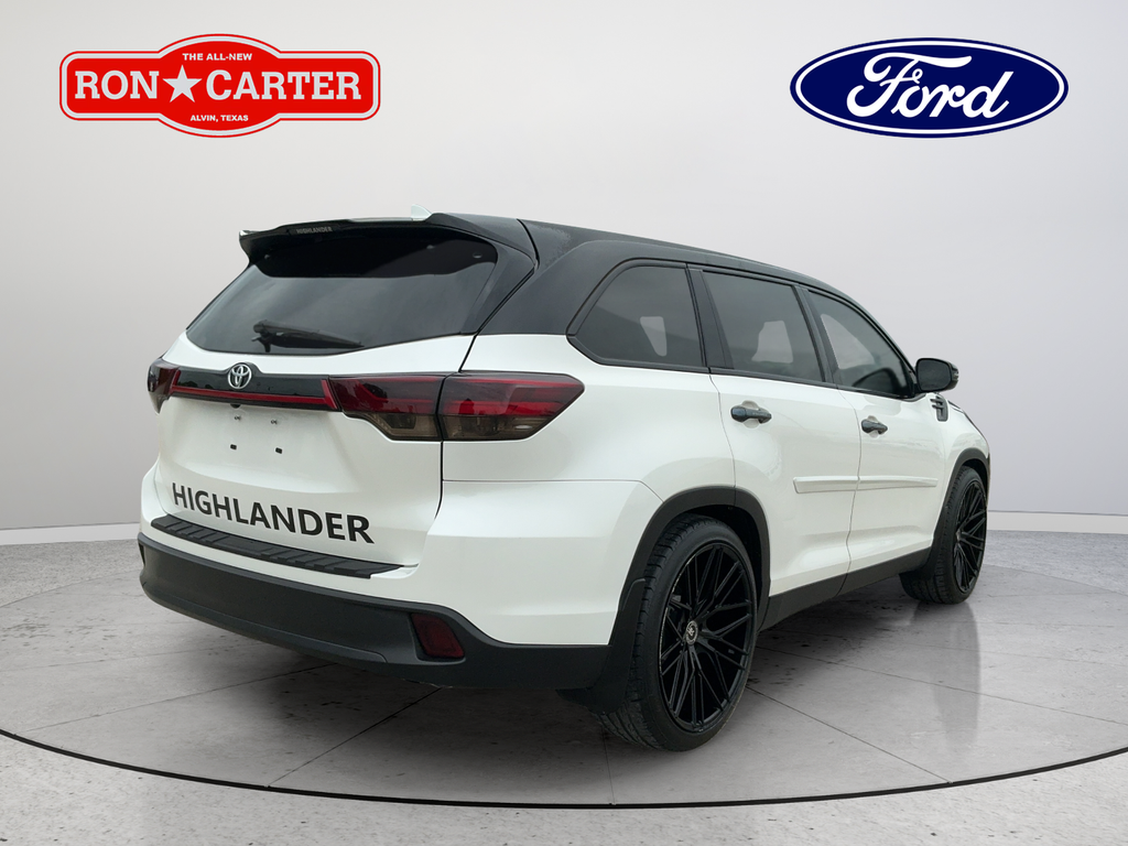 Used 2019 Blizzard Pearl Toyota LE Plus image 6