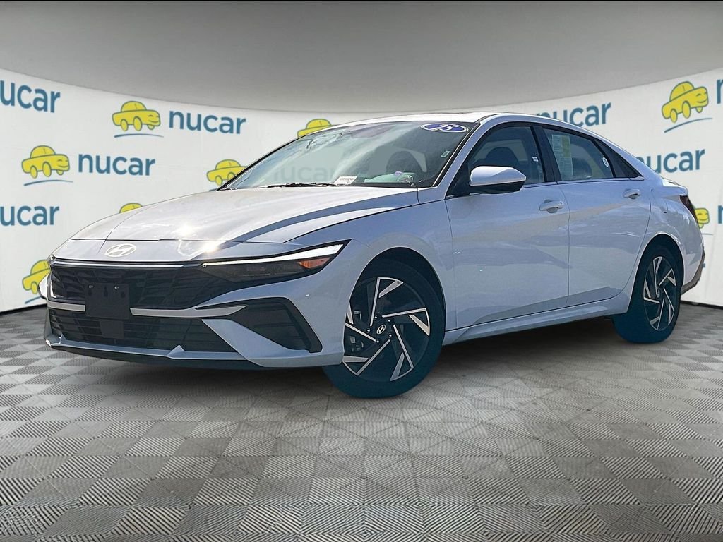 Used 2025 White Hyundai SEL Convenience image 3