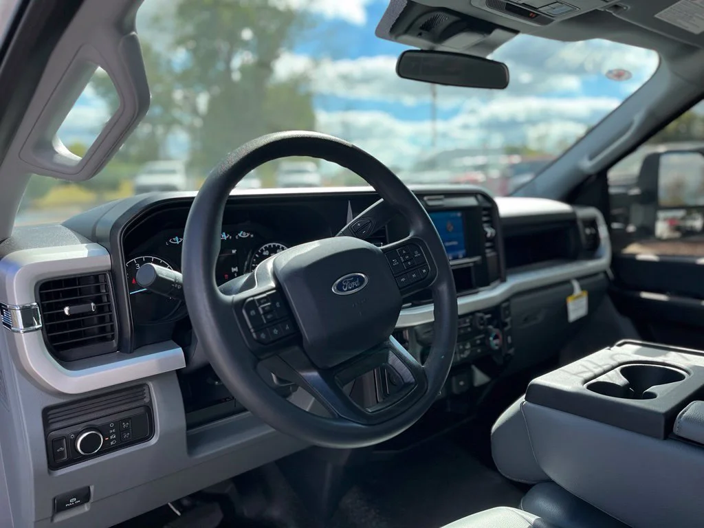 Used 2025 White Ford XL image 13