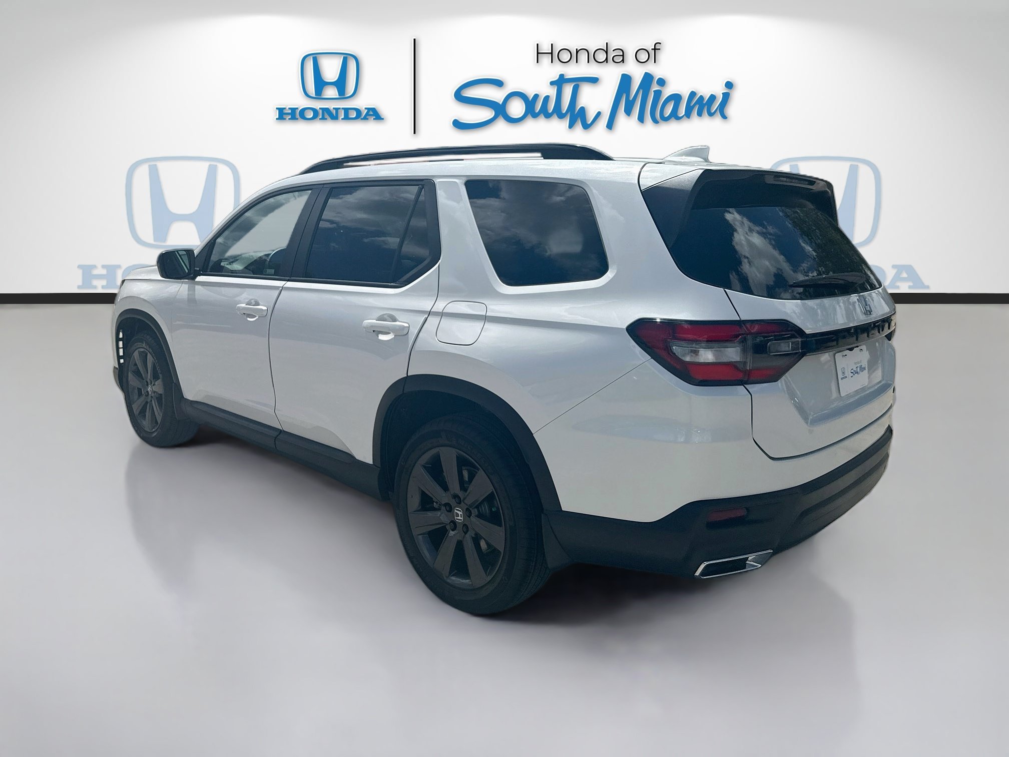 Used 2025  Honda Sport image 5