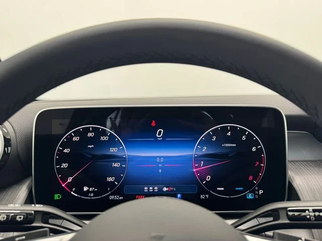 New 2026 Polar White Mercedes-Benz GLC 300 image 2