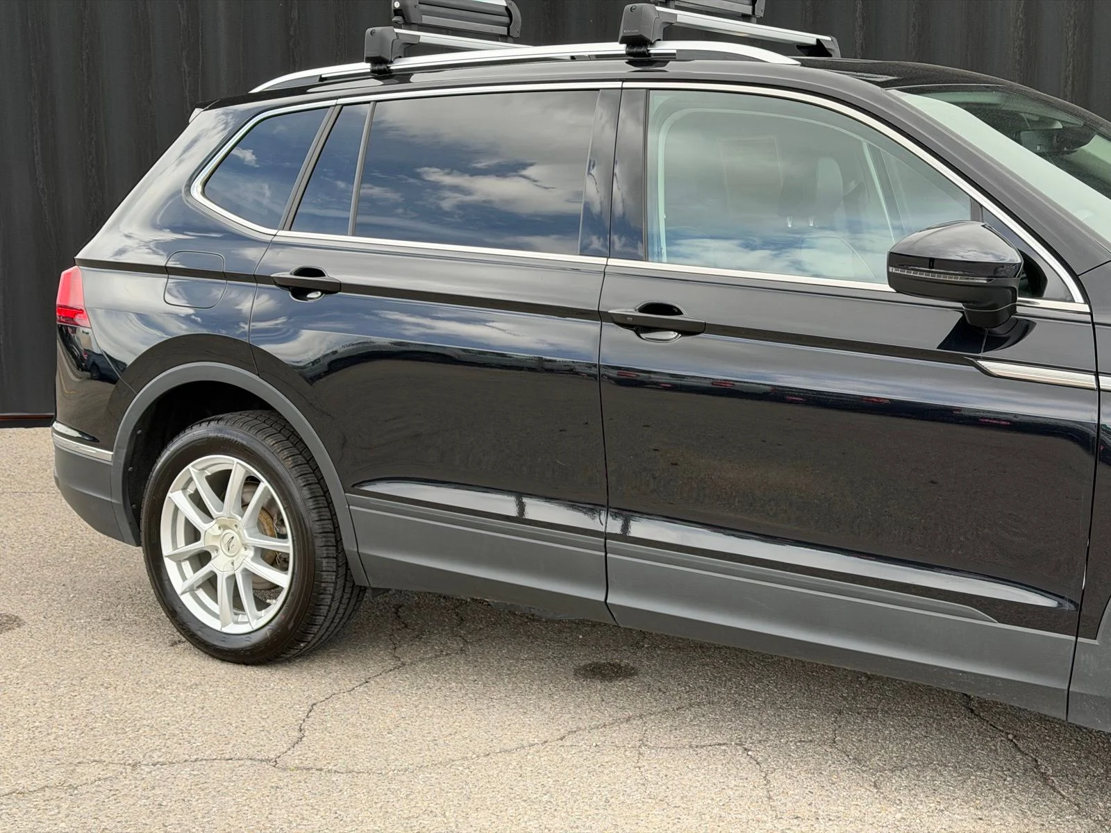 Used 2022  Volkswagen 2.0T SE image 5